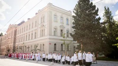 V rodištích a na místě poprav: Odkaz nově blahoslavených si den po slavnosti blahořečení na děkovných mších připomněly tisíce věřících